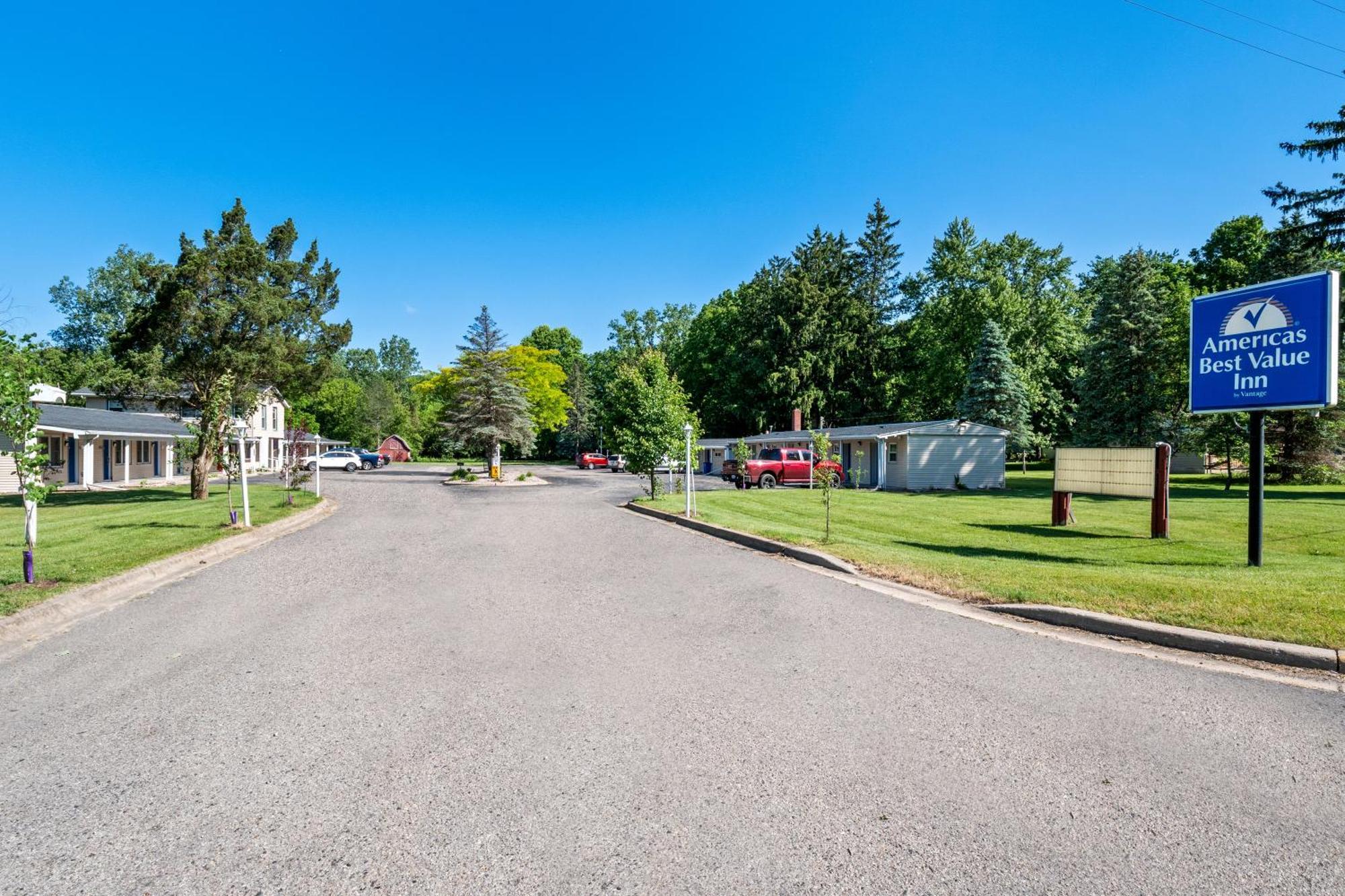 Americas Best Value Inn Jonesville/Hillsdale Exteriér fotografie